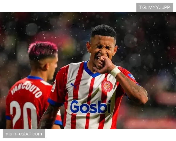 赫罗纳库巴西破门收获巴萨赛季第100球，防线参与进攻